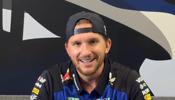 Zmatek, bouračky, panika! Český influencer popisuje, jak probíhal závod s Verstappenem