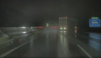 Jana ohrozil na dálnici couvající kamion. Podobných incidentů jsou stovky