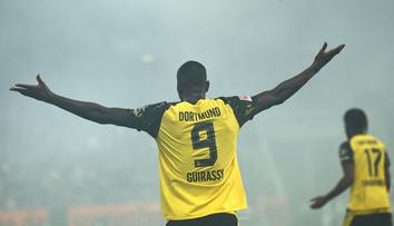 Dortmund jde na druhé místo, s Augsburgem mu stačil jediný gól