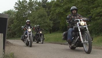 Německo rozjelo razii na motorkářské gangy. Do akce vyrazilo 1 200 policistů