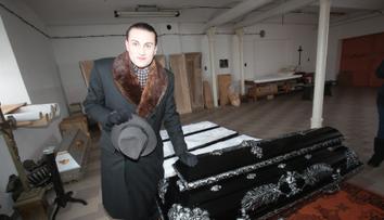 Zemřel funebrák Ivan Genov. Prý se bál jít do nemocnice kvůli koronaviru