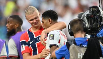 Heated Rivalry? Haaland s Bellinghamem fanouškům připomněli populární seriál