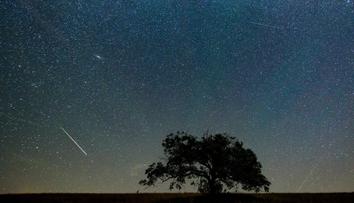 Čeká nás vesmírné divadlo. Tanec planet i padající hvězdy
