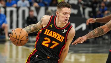Tvrdý faul vyřadil Krejčího. Český basketbalista ošklivě spadl na záda