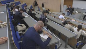 Málo míst pro studenty na vysokých školách: Ptejte se předsedy Rady vysokých škol