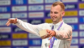 První výškařská medaile z MS udělala ze Štefely Sportovce roku
