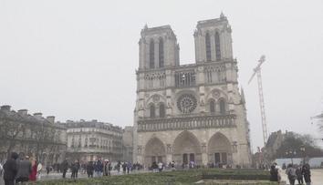 Notre-Dame praská ve švech. Po znovuotevření hlásí rekordy v návštěvnosti