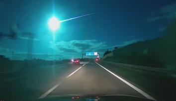 VIDEO: Zářivý objekt rozjasnil oblohu. Nad Portugalskem prolétl meteor
