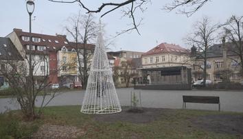 Chotěboř nahradila vánoční strom umělou konstrukcí. Je ošklivá a drahá, štve lidi
