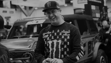Zemřel slavný rallyový jezdec a youtuber. Měl tragickou nehodu na sněžném skútru
