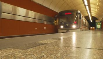 Pražské metro má bezpečnostní nedostatky. Politici chtějí změnu
