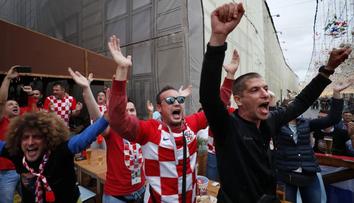 ŠÍLENSTVÍ v chorvatských ulicích: Slavil se postup do finále! VIDEO