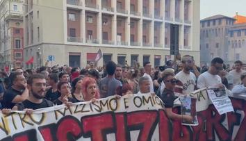 V Itálii zemřel muž po policejním zásahu. Smrt vyhnala do ulic tisíce lidí