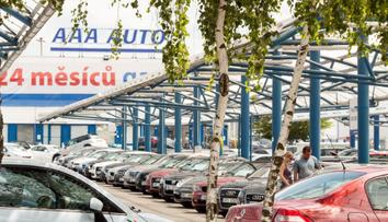 Lidé si na úvěr pořizují ojeté vozy se stále vyšší financovanou částkou
