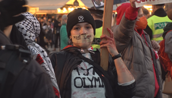 Dozvuky demonstrace za Palestinu: Ženu kvůli mikině vyšetřuje policie