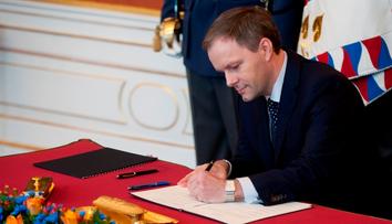 Když mě chtějí vidět děti, manželka jim pustí zprávy! Co ještě prozradil ministr Chládek
