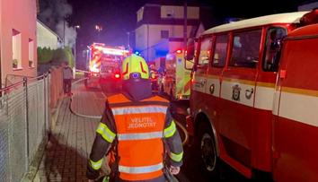Tragédie na Chebsku. Při požáru v rodinném domě mělo zemřít dítě