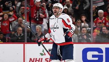 Ovečkin hattrickem dosáhl 800. gólu v NHL. Připojil se tak ke dvěma velikánům
