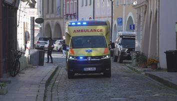 V Českých Budějovicích musela kvůli silně opilým lidem zasahovat záchranka