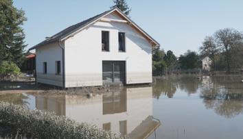 Banky nabízí úlevy lidem po povodních. Mohou si odložit či snížit splátky