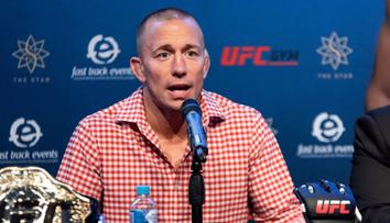 Georges St-Pierre byl uveden do UFC Síně slávy. Na ceremoniálu nebyl