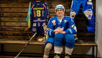 Hraje hokej i bez nohy! Mladý bojovník prohání i zdravé sportovce