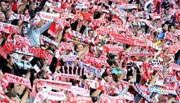 Válka mezi Slavií a fanoušky pokračuje. Nelíbí se jim ceny lístků, klub reaguje