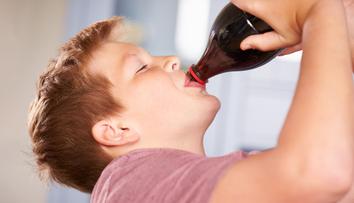 V ochucené limonádě byl alkohol. Inspekce ji nařídila stáhnout z nabídky