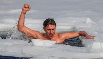 Český freediver to zvládl! V ledové vodě překonal světový rekord