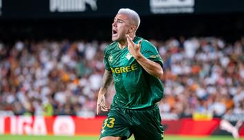 Záběry plné emocí: Fotbalista po přestupu brečel. Musel odejít, aby zachránil klubové finance