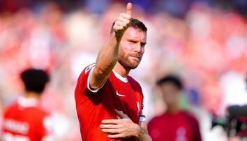 Milner po sezoně končí v Liverpoolu. Od trávníkářů dostal žertovný dárek