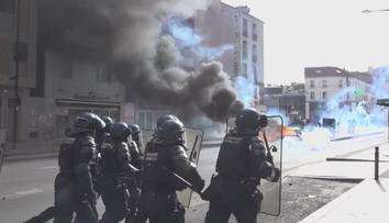 Francie nezvládá studentské bouře. Rozmluvte dětem protesty, vyzval rodiče ministr