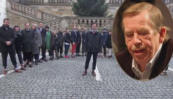 Havel zemřel před 5 lety: Takhle ho uctili na ambasádě USA! VIDEO