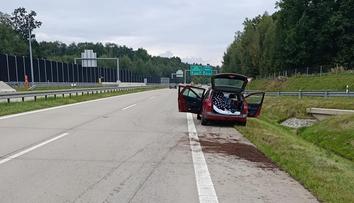 Děsivý návrat z dovolené. Opilý otec boural na dálnici, po nehodě si v autě ustlal