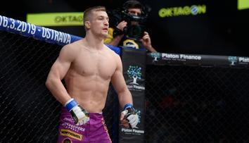 Rozchodil highkick a obhájil pás. Šampionem Oktagonu zůstává Kozma