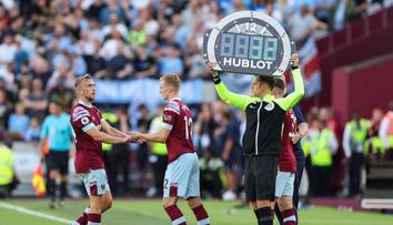 Ostudná statistika Premier League: Ve většině zápasů se půl hodiny nehraje