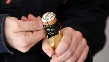 Celý život otevíráme šampaňské špatně! Děláme tuto velkou chybu