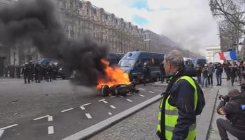 VIDEO: V Paříži dále pokračují protesty žlutých vest