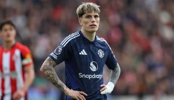 Hvězdička United pod palbou. Kontroverzní fotka v dresu rivala rozvířila emoce