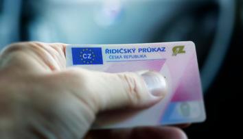 Více než půl milionu Čechů končí platnost řidičáku. Nepatříte mezi ně?