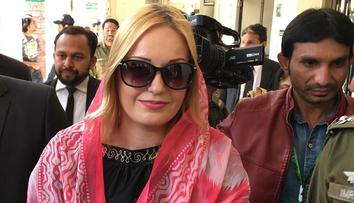 Tereza H., kterou čtyři roky věznili v Pákistánu, je těhotná. Ukázala bříško