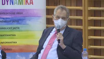 Prezident Zeman v Brně přivítal prvňáčky. Vyprávěl jim o knedlících
