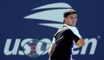 Paráda na US Open. Menšík skolil favorita, vyhrál i Macháč