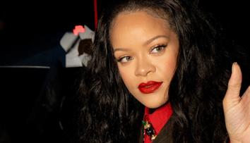 Rihanna překvapila. Měsíce skrývala další těhotenství, odhalila ho svým outfitem