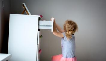 IKEA stahuje z prodeje další komodu. Může se převrátit a zabít dítě