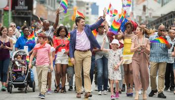 Kanadský premiér kráčel v čele průvodu Pride. Přišel i s rodinou