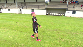 Roste v Česku nový Baroš nebo Nedvěd? Osmiletý talent uchvacuje góly i parádičkami