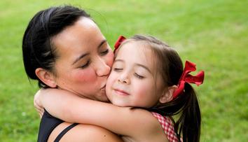 Dívka (5) se stala hrdinkou. Odvážným činem zachránila svou maminku