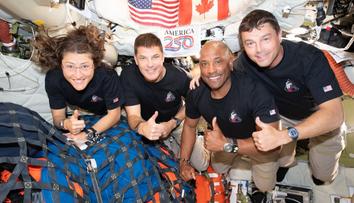 První slova po přistání. Astronauti z mise Artemis II popsali své dojmy