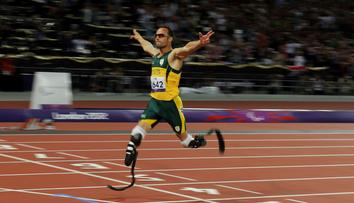 Atlet Pistorius půjde na svobodu. Odseděl si 10 let za vraždu přítelkyně